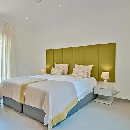 Villa Sleeps 11 Pool Air Con Wifi