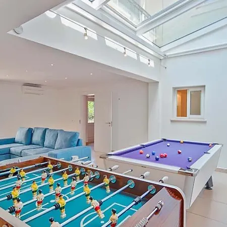Sleeps 11 Pool Air Con Wifi Villa