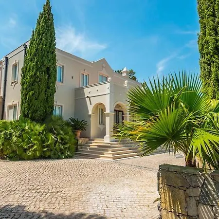 Sleeps 11 Pool Air Con Wifi