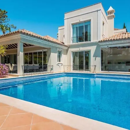 Sleeps 11 Pool Air Con Wifi Вилла